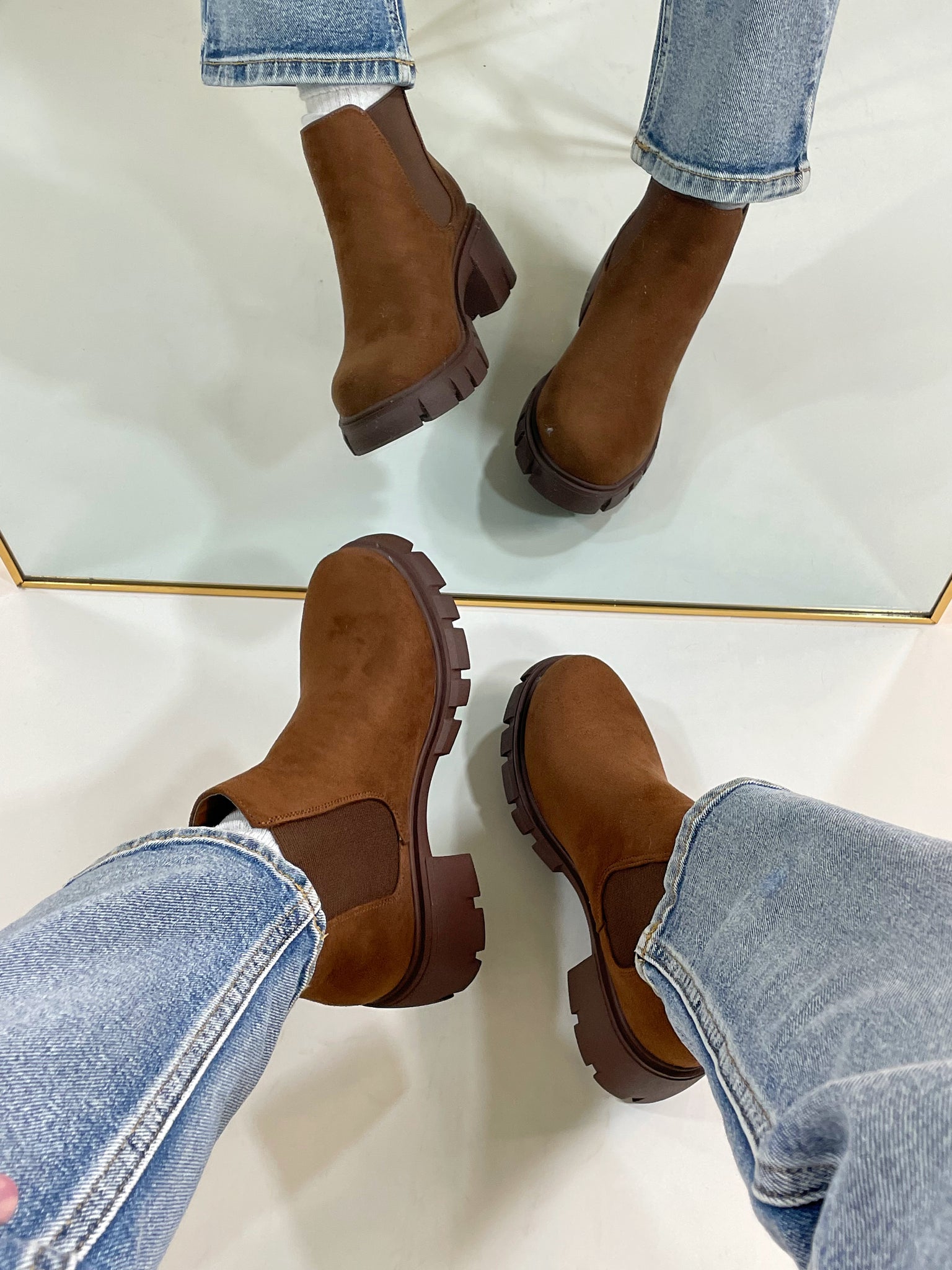 VICTORIA ANKLE BOOTIES (TAN SUEDE)